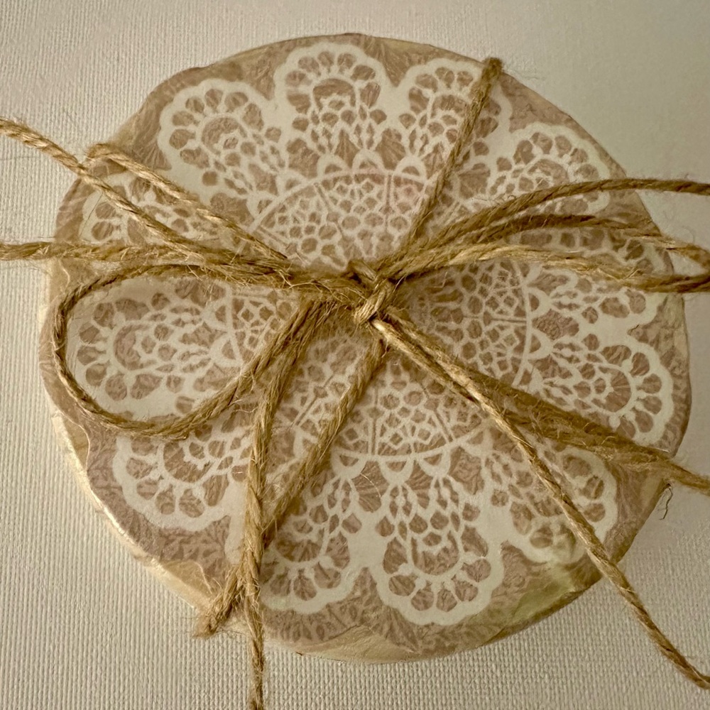 Round deco lace coasters